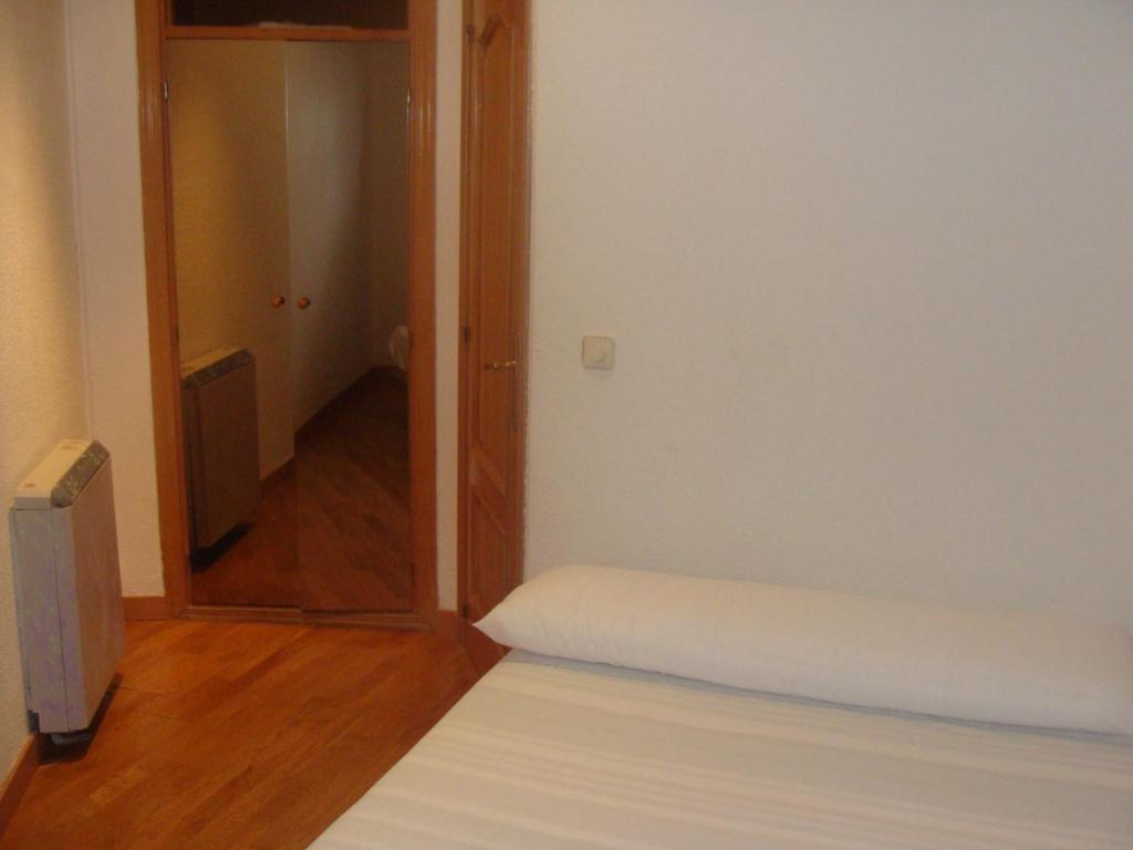 Inter Puerta Del Sol Pension Madrid Room photo