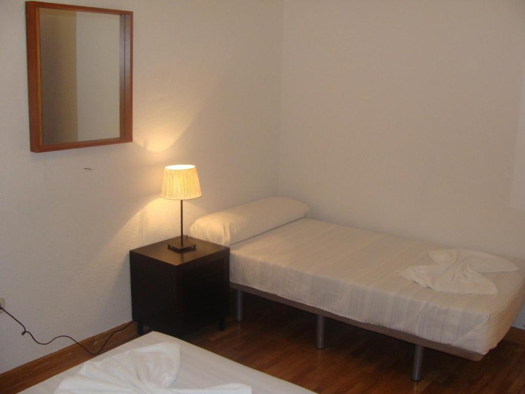 Inter Puerta Del Sol Pension Madrid Room photo