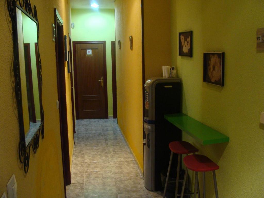 Inter Puerta Del Sol Pension Madrid Room photo